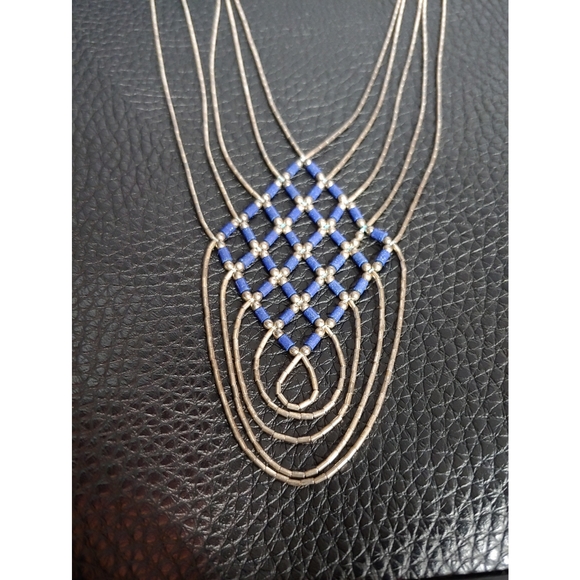 Hand strung sterling silver and lapis Native American necklace - Picture 2 of 6
